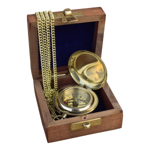 Zakkompas met ketting in houten kistje