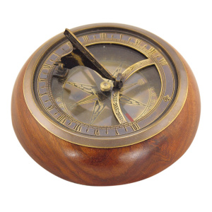 Zonnewijzer kompas op houten voet ø:11cm