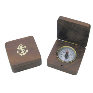 Kompas in houten kistje 6,5x6,5x2,5 cm