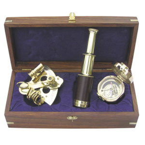Telescoop,sextant,kompas in houten kist