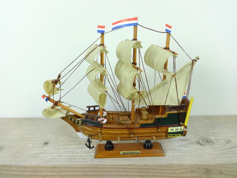 Zeilboot Driemaster Batavia 24 cm